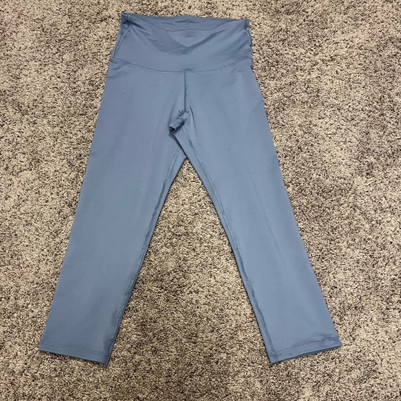 Old Navy Pants - Old Navy Active light blue crop Powerpress high rise legging capris